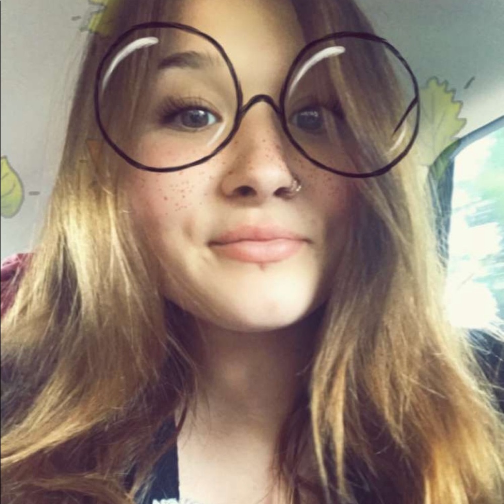 Meet your Posher, Chloe